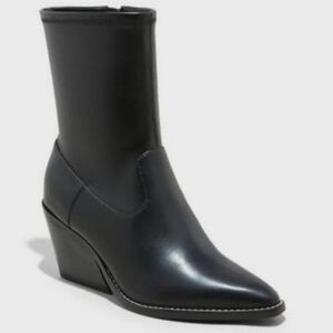 NWT Universal Thread Aubree Ankle Boots!